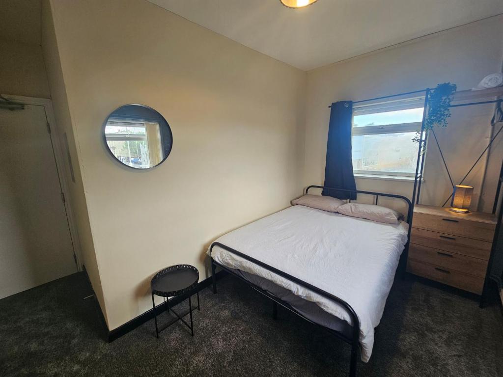 Postel nebo postele na pokoji v ubytování Birkenhead Hostel