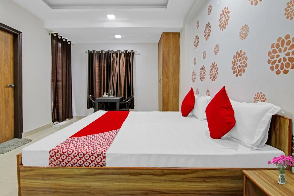 Postel nebo postele na pokoji v ubytování Hotel O Check Inn