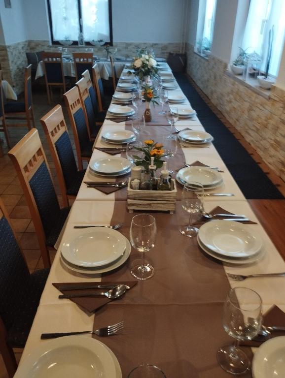 Restaurace v ubytování Guest House Kmečki Hram FORTUNA