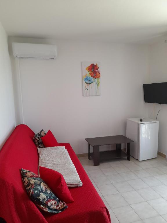 TV a/nebo společenská místnost v ubytování Apartments and Studios Vinko Matić