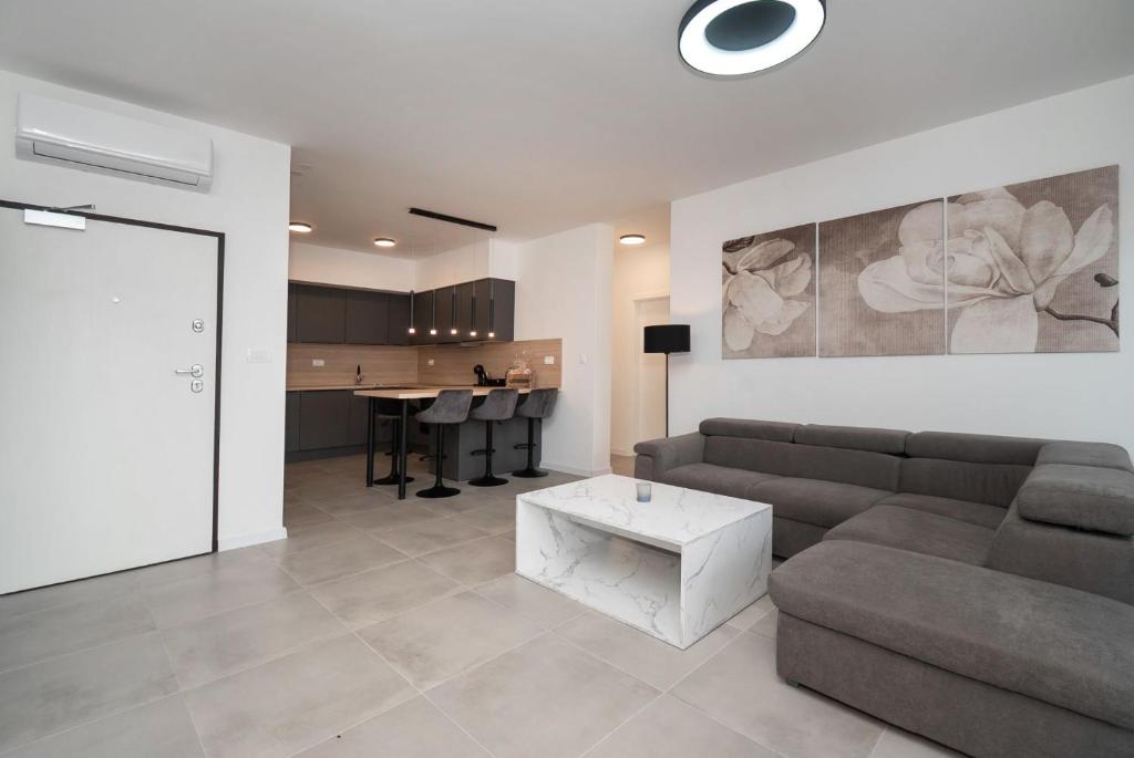 Anavi Apartment