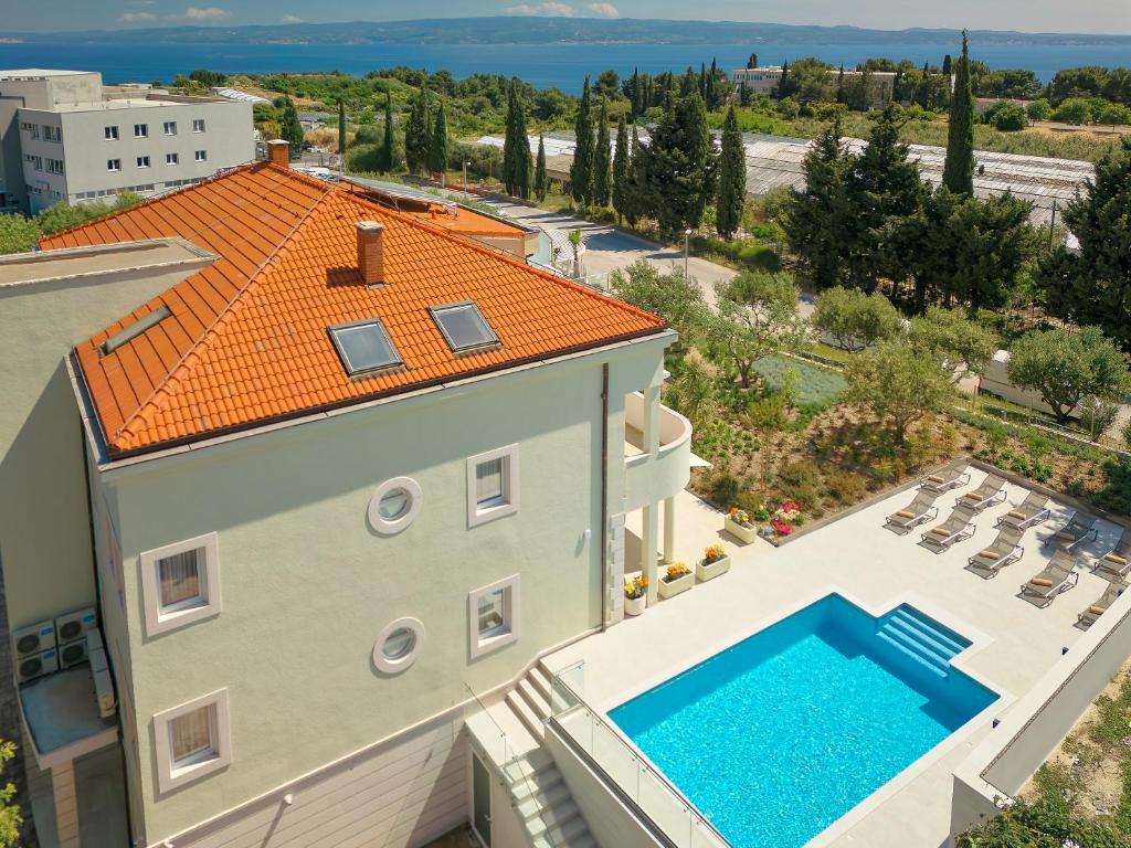 Bassein majutusasutuses Luxury Apartments Villa Klara või selle lähedal