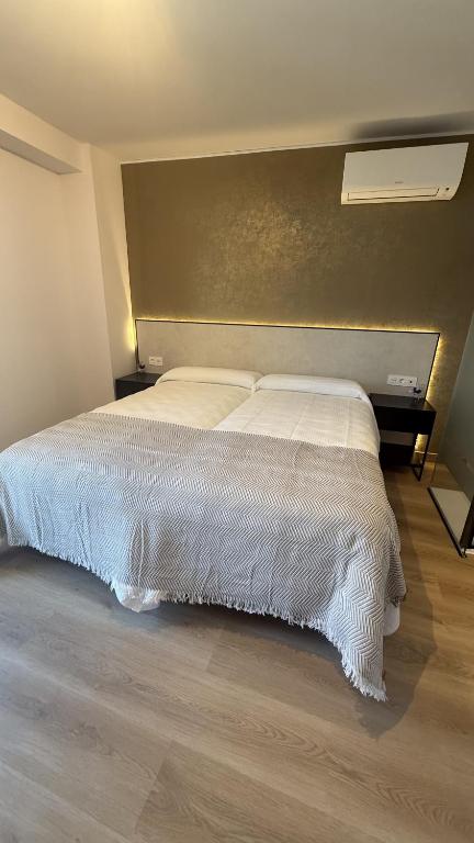 HOSTAL BOUTIQUE CAZORLA BAKERY - Deluxe Double Room With Balcony