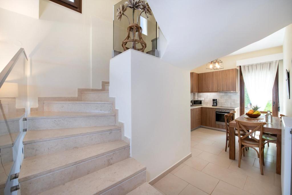 Kuchnia lub aneks kuchenny w obiekcie Roupes Villa III, Family villa, Fantastic views, Private pool