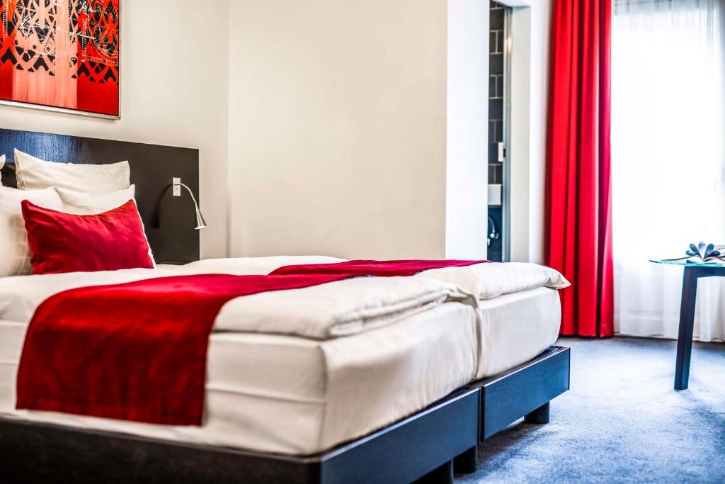 
Superior Double Room with City View
