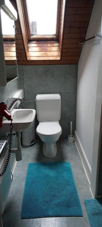 Gemütliches Dach-Zimmer - Resim 5