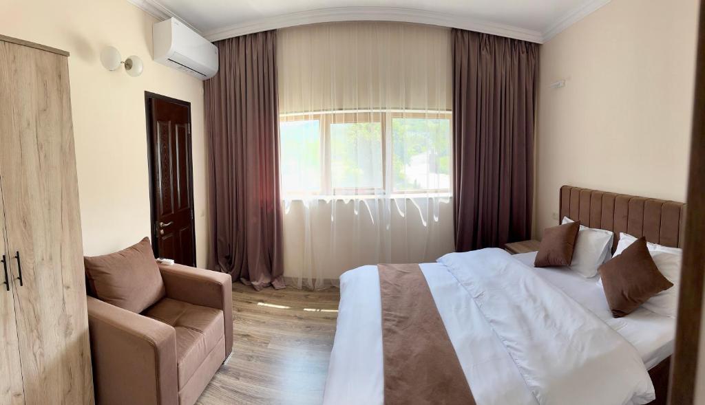 Postel nebo postele na pokoji v ubytování Ojakh Resort
