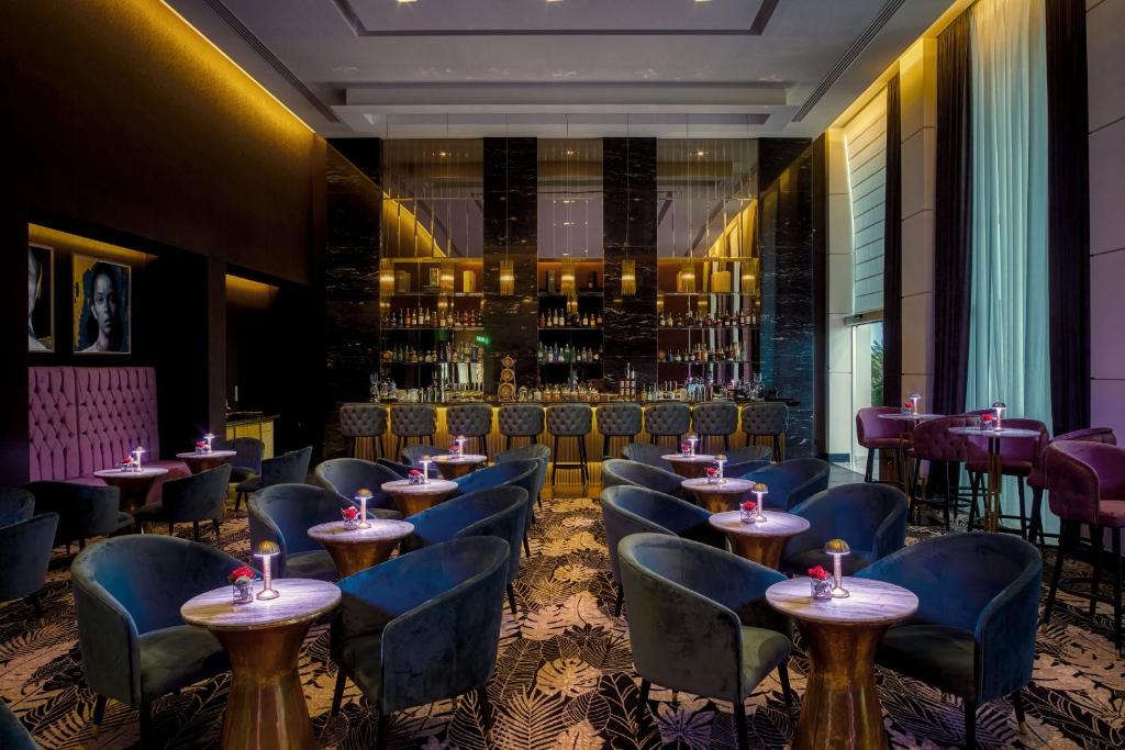 Restaurace v ubytování Amavi, MadeForTwo Hotels - Paphos