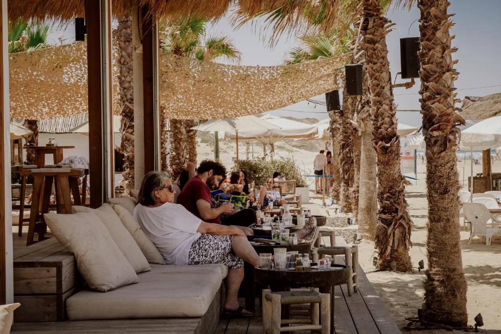 Hosté ubytování Stunning Modern Studio in Netanya minutes from the beach with Shelter by Sea N' Rent