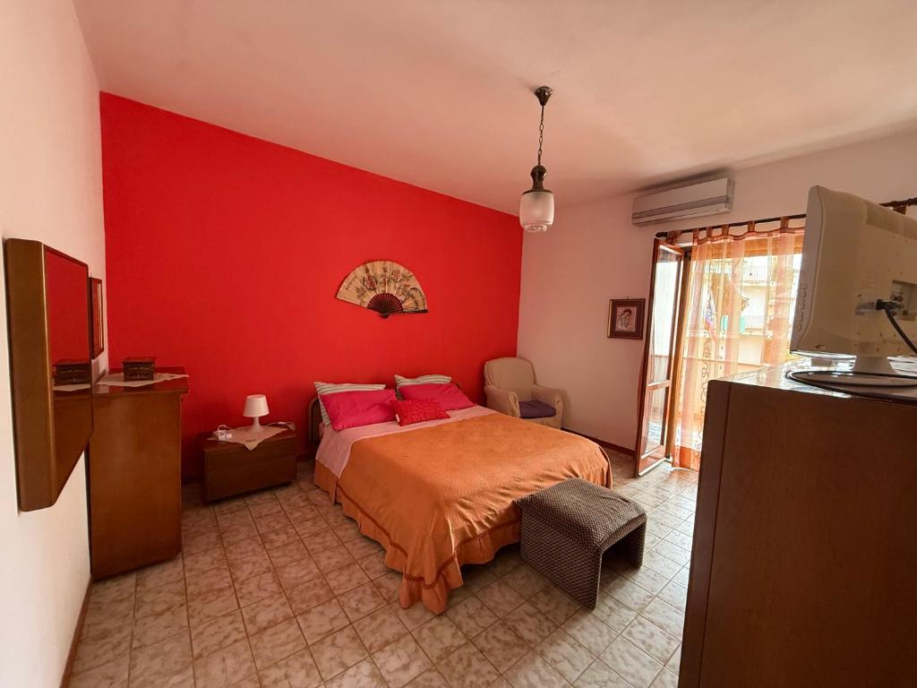 Łóżko lub łóżka w pokoju w obiekcie Emily Home
