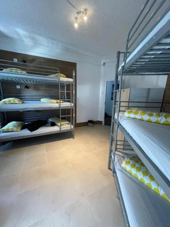 Postel nebo postele na pokoji v ubytování Samps Hostel