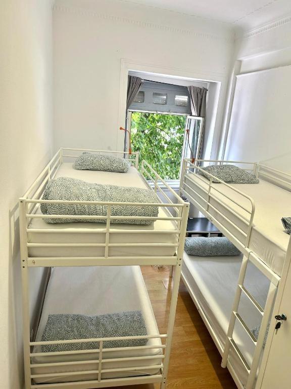 Postel nebo postele na pokoji v ubytování Samps Hostel