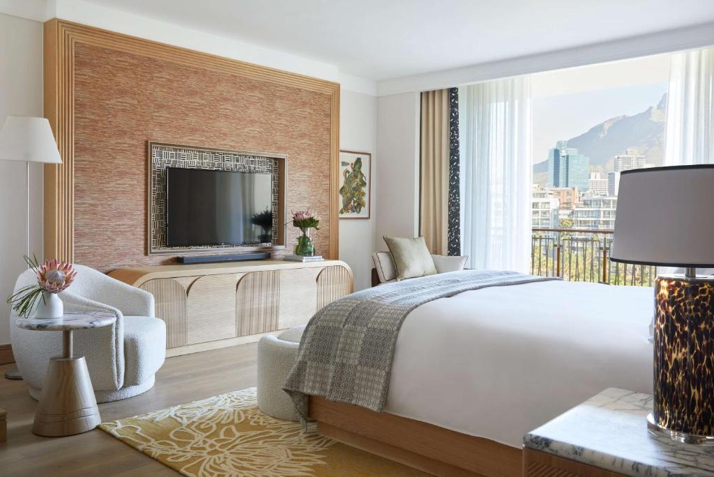 Uma TV ou centro de entretenimento em One&Only Cape Town