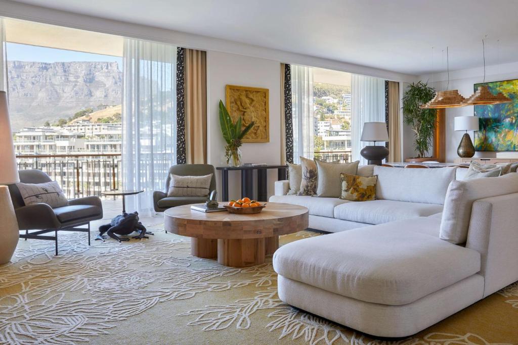 Uma área de estar em One&Only Cape Town