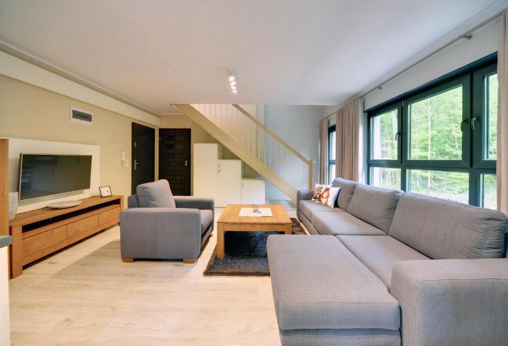 Posezení v ubytování Ekskluzywne Apartamenty Sun Seasons 24 w Karpaczu by Noclegi Renters