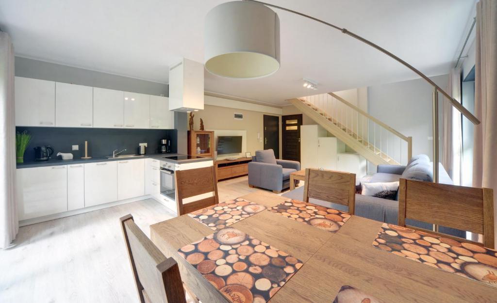 Kuchyň nebo kuchyňský kout v ubytování Ekskluzywne Apartamenty Sun Seasons 24 w Karpaczu by Noclegi Renters