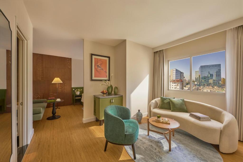 Suite Nhìn Ra Thành Phố