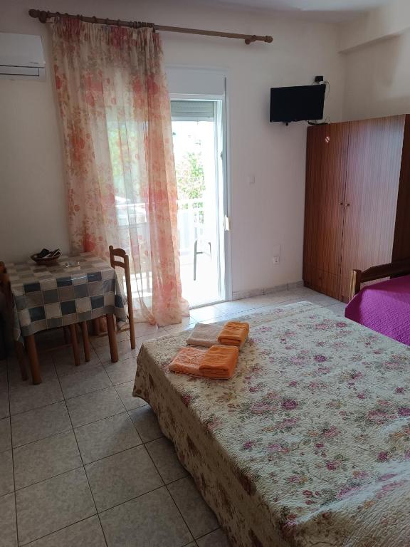 Postel nebo postele na pokoji v ubytování Anestis Apartments & rooms
