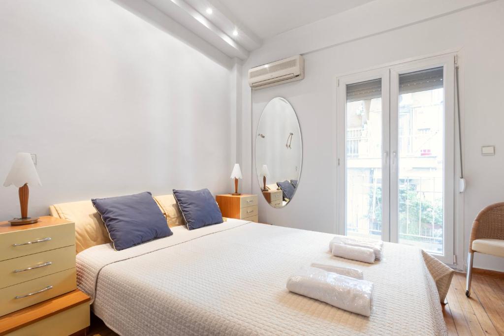 Delmare White apt