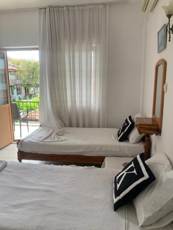 Postel nebo postele na pokoji v ubytování Kristal pansiyon
