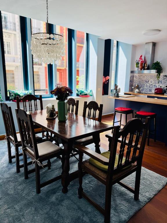 Trendy Ruzafa Neighborhood - Spacious 3BR with Double Terrace