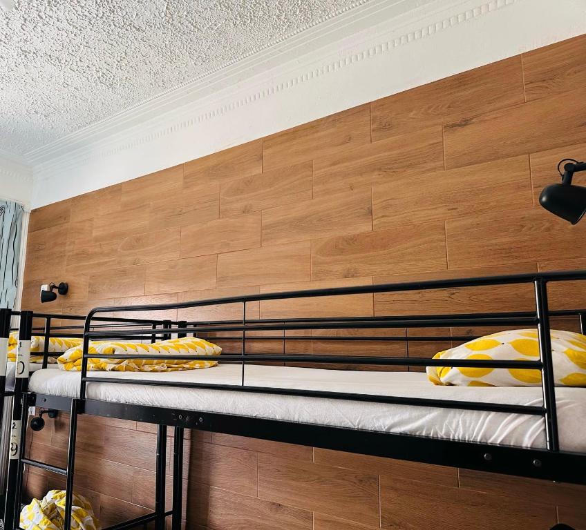 Postel nebo postele na pokoji v ubytování Samps Hostel