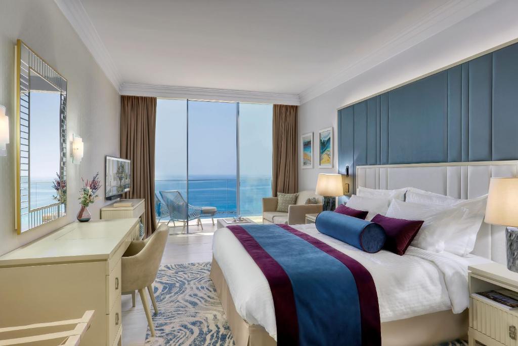 Postel nebo postele na pokoji v ubytování Amavi, MadeForTwo Hotels - Paphos