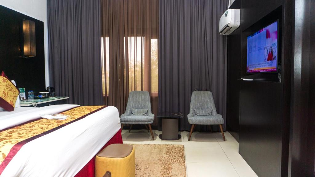TV a/nebo společenská místnost v ubytování GreenPoint Hotel