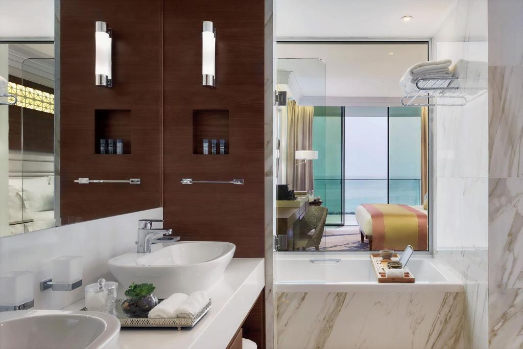 Koupelna v ubytování Amavi, MadeForTwo Hotels - Paphos