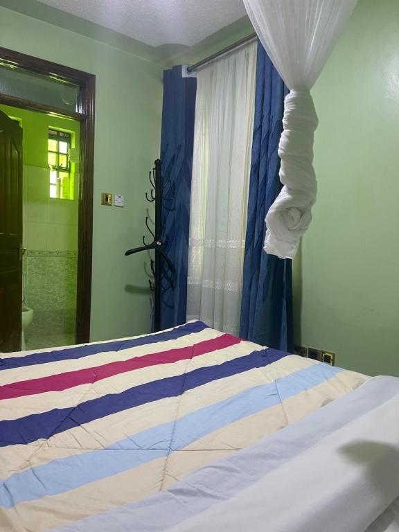 Llit o llits en una habitació de Palm Nest - Near JKIA