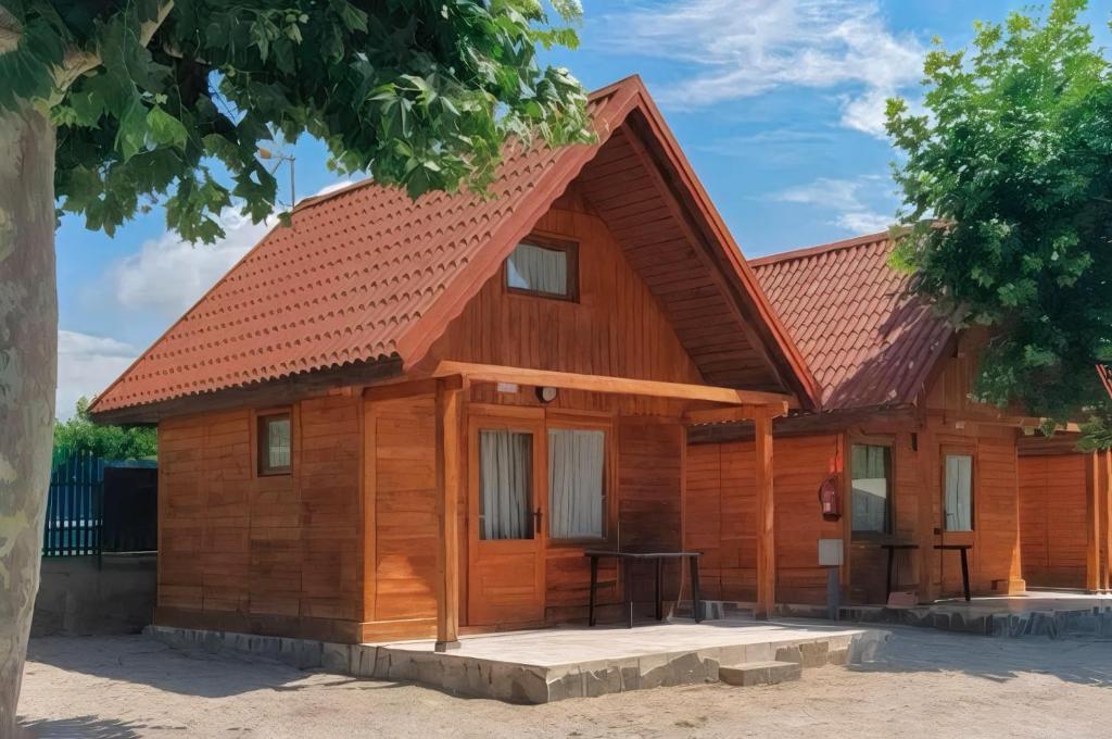 Budova, v ktorej sa kemping nachádza