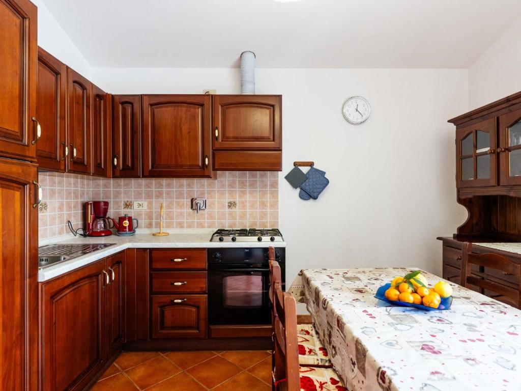 Kuchyňa alebo kuchynka v ubytovaní Apartment La Colombera E by Interhome