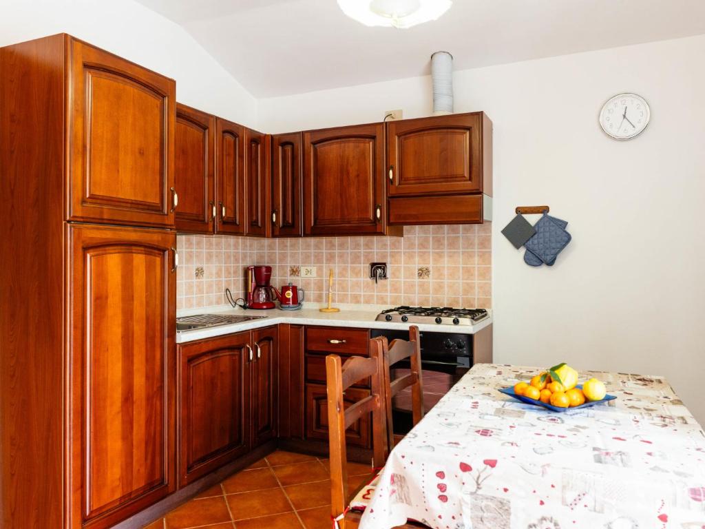 Kuchyňa alebo kuchynka v ubytovaní Apartment La Colombera E by Interhome
