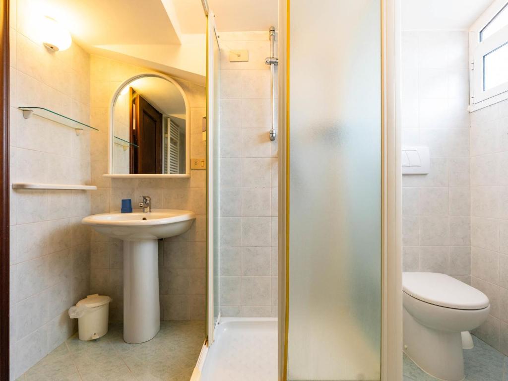 Kúpeľňa v ubytovaní Apartment La Colombera E by Interhome