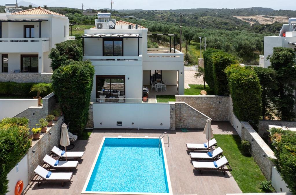 Basen w obiekcie Roupes Villa III, Family villa, Fantastic views, Private pool lub w pobliżu