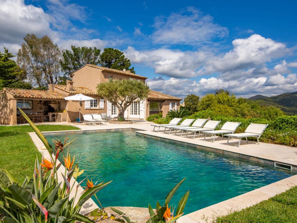 Bazén v ubytování Holiday Home La Canopée by Interhome nebo v jeho okolí
