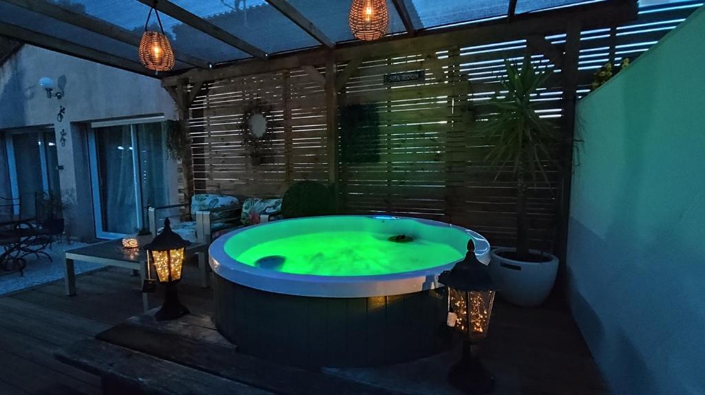 Fotografie z fotogalerie ubytování Logement avec jardin et jacuzzi privé au cœur de la Provence pour 2 adultes 1 enfant classé 4 étoiles v destinaci Camps-la-Source
