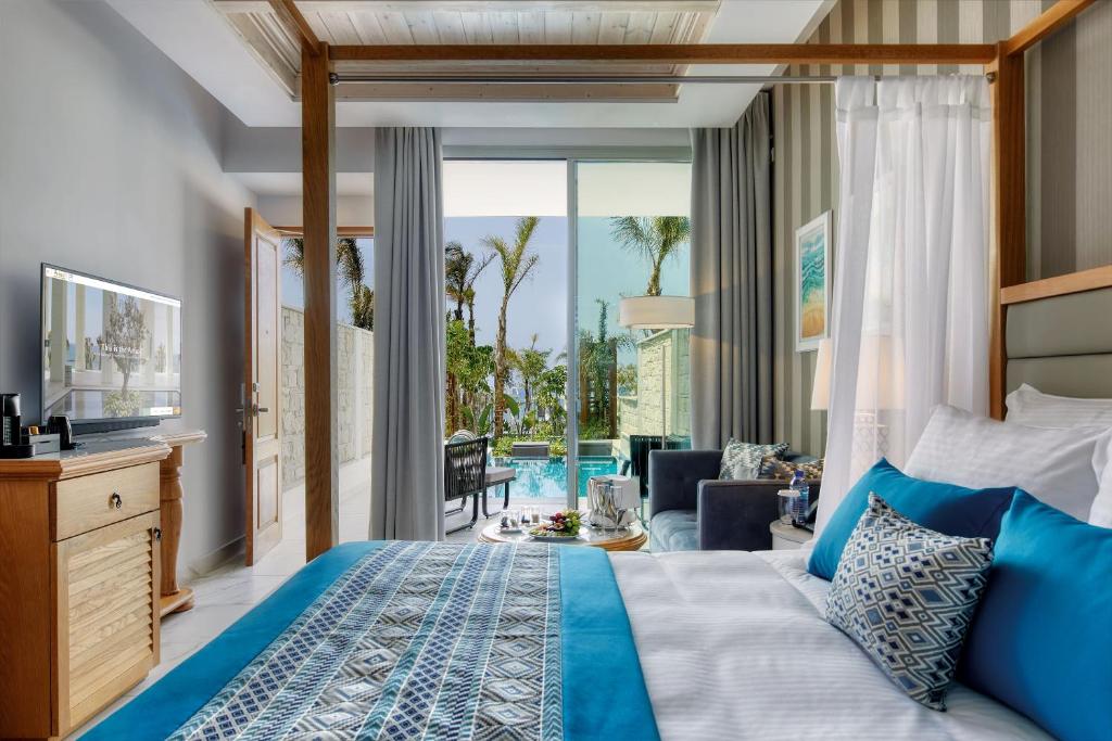 Postel nebo postele na pokoji v ubytování Amavi, MadeForTwo Hotels - Paphos