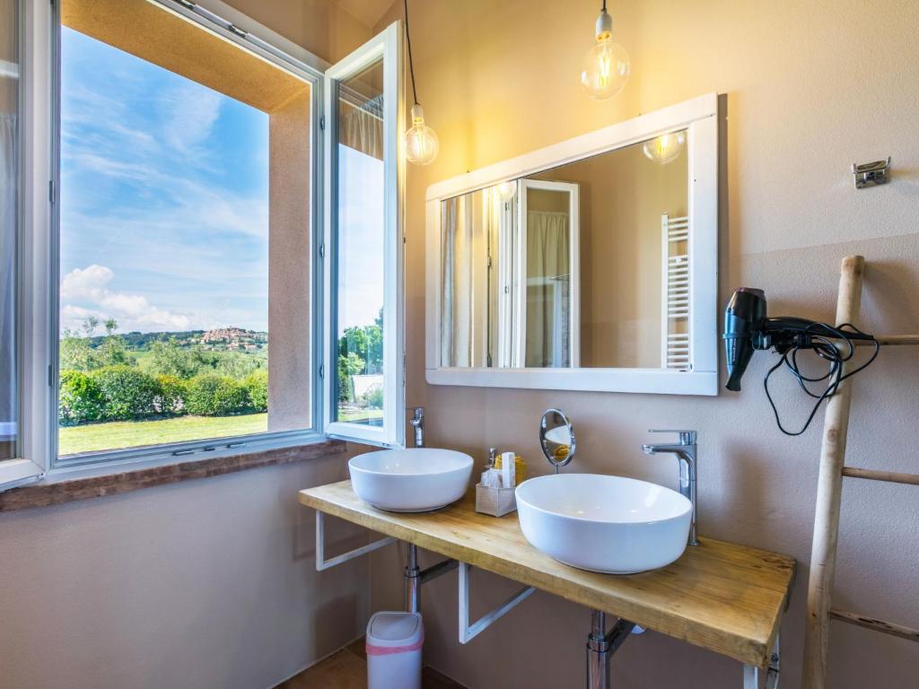 Zdjęcie z galerii obiektu Holiday Home Il Fienile by Interhome w mieście Bibbona