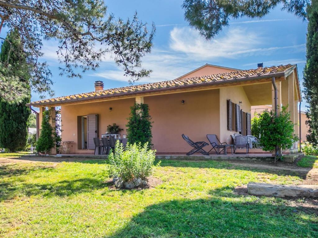 a small house with a lawn in front of it at Holiday Home La Carraia by Interhome in Bibbona