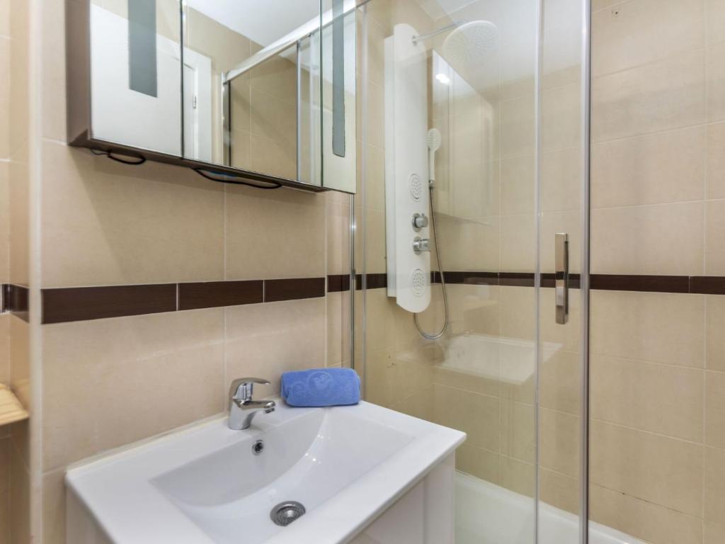 Kúpeľňa v ubytovaní Apartment Jardines del Mar III - Marina d'Or-3 by Interhome