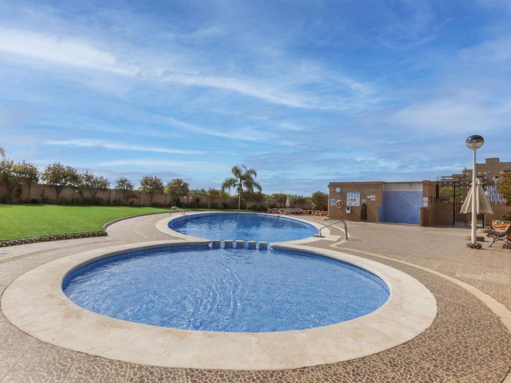 Bazén v ubytovaní Apartment Jardines del Mar III - Marina d'Or-3 by Interhome alebo v jeho blízkosti