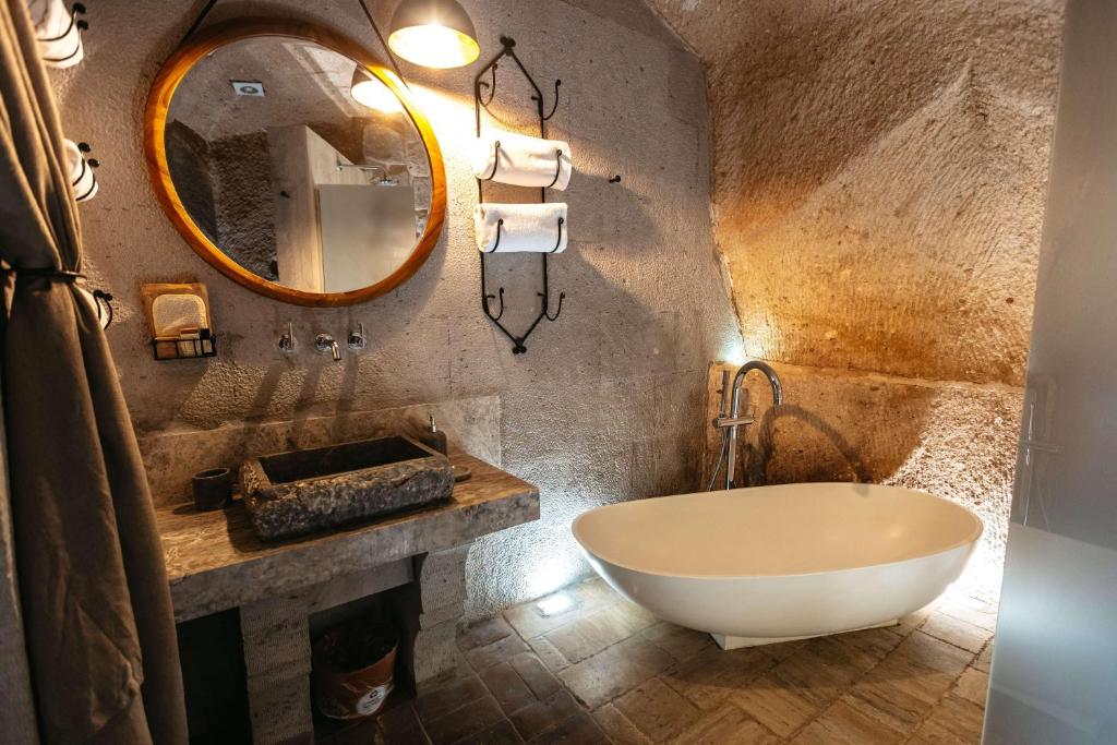 Millstone Cave Suites Hotel - 12