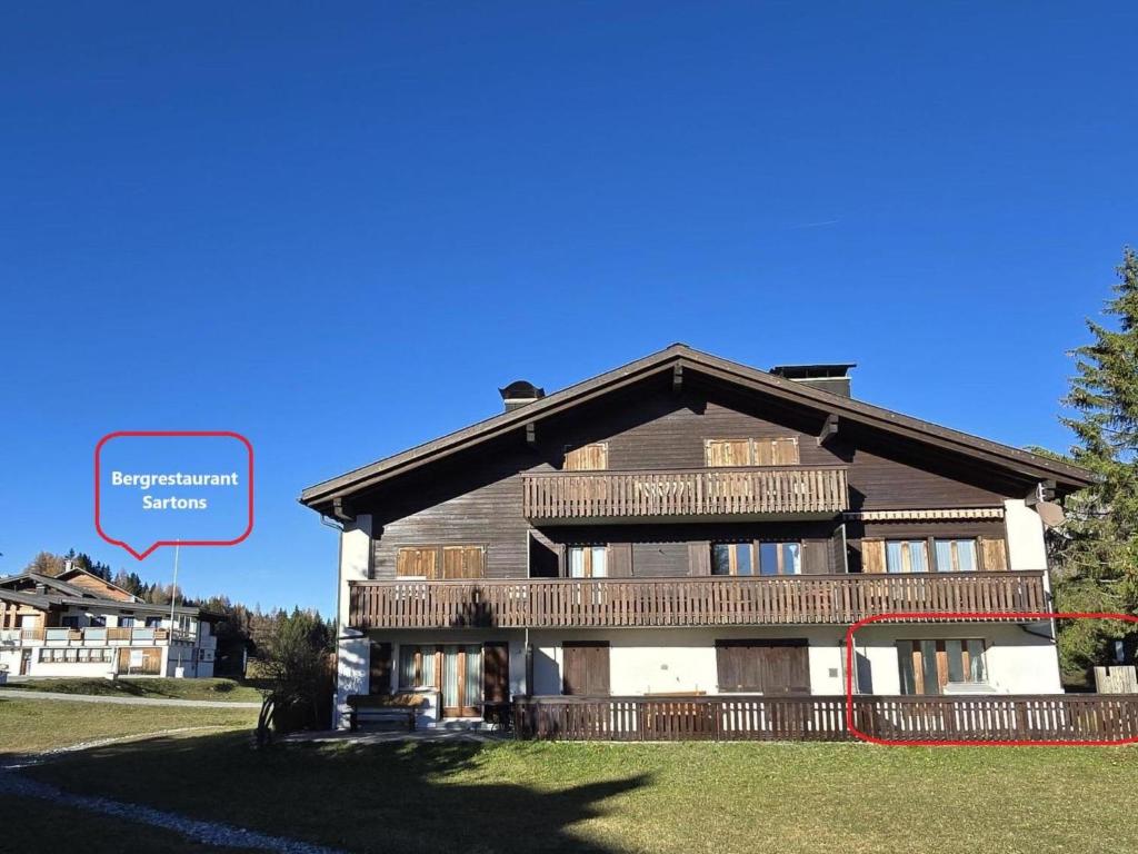 Το κτήριο όπου στεγάζεται  το διαμέρισμα