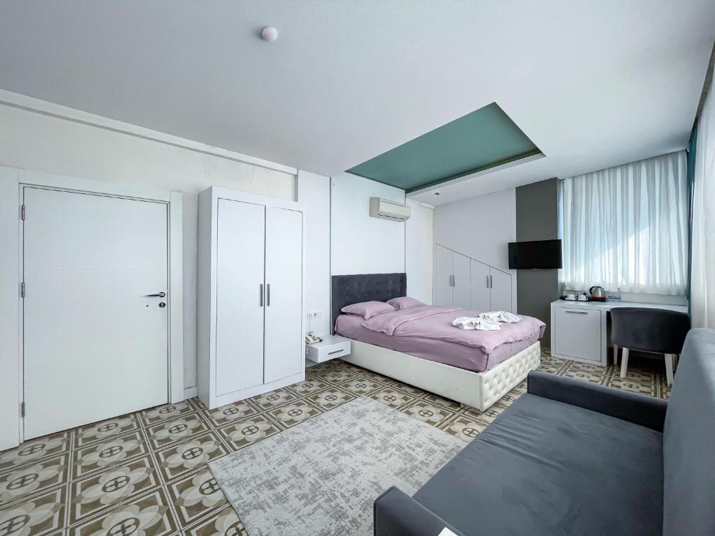 Ένα ή περισσότερα κρεβάτια σε δωμάτιο στο Berrak Su Hotel