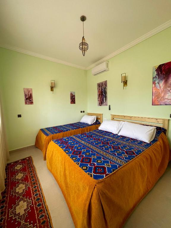 two beds in a room with two bedsvisor at Dyafat Abla in Oulad Akkou