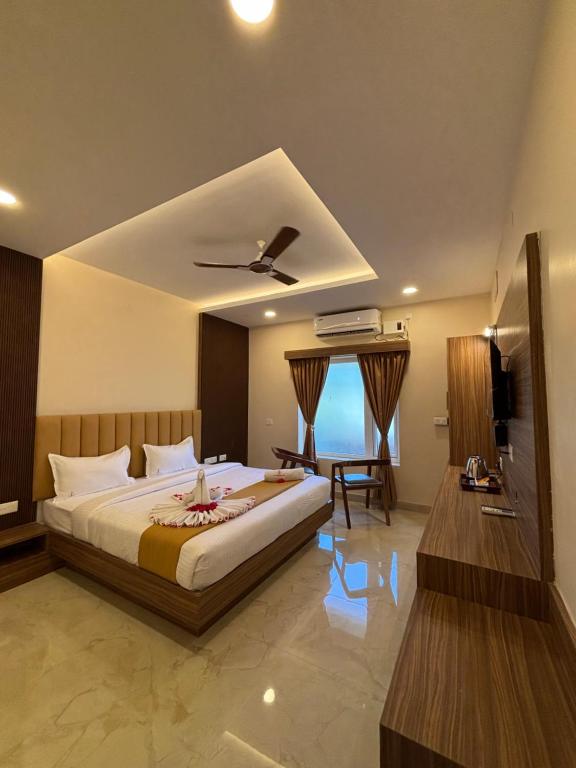 Postel nebo postele na pokoji v ubytování Hotel Saesha International