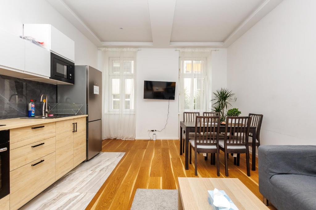 5 beds 2 bedrooms top apart in vienna's heart