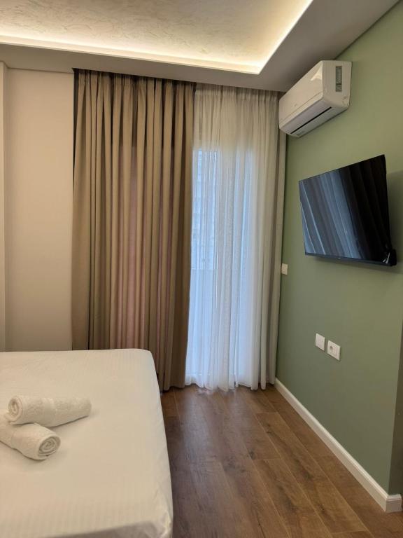 TV a/nebo společenská místnost v ubytování Zena Seaside Durres
