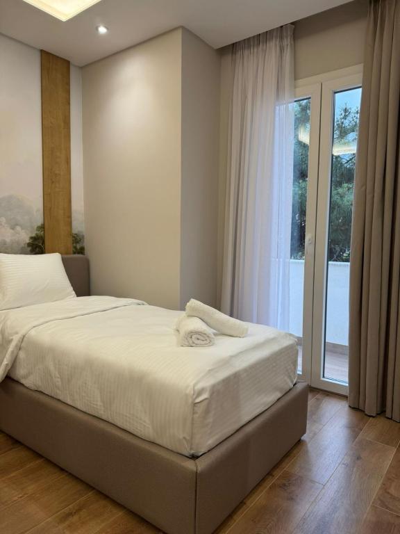 Postel nebo postele na pokoji v ubytování Zena Seaside Durres